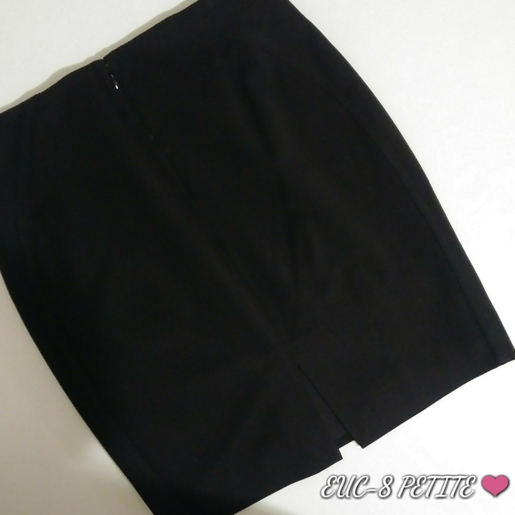 ❤ White House Black Market skirt! EUC ❤ - Picture 2 of 3